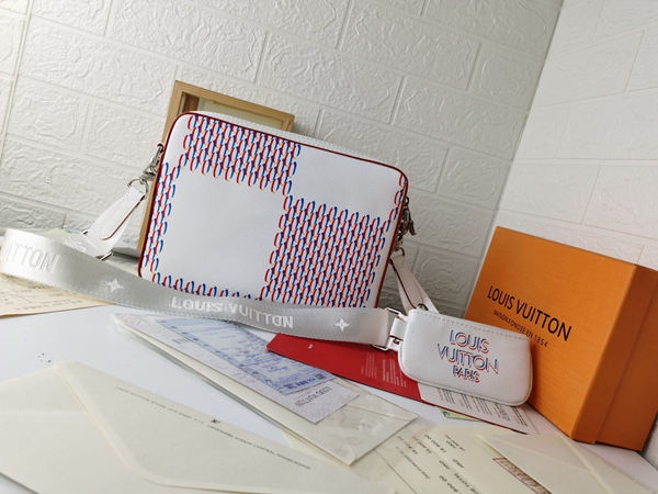 ルイヴィトンバッグ背面デザイン